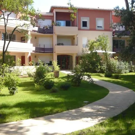 Apartament Chez Louis De *